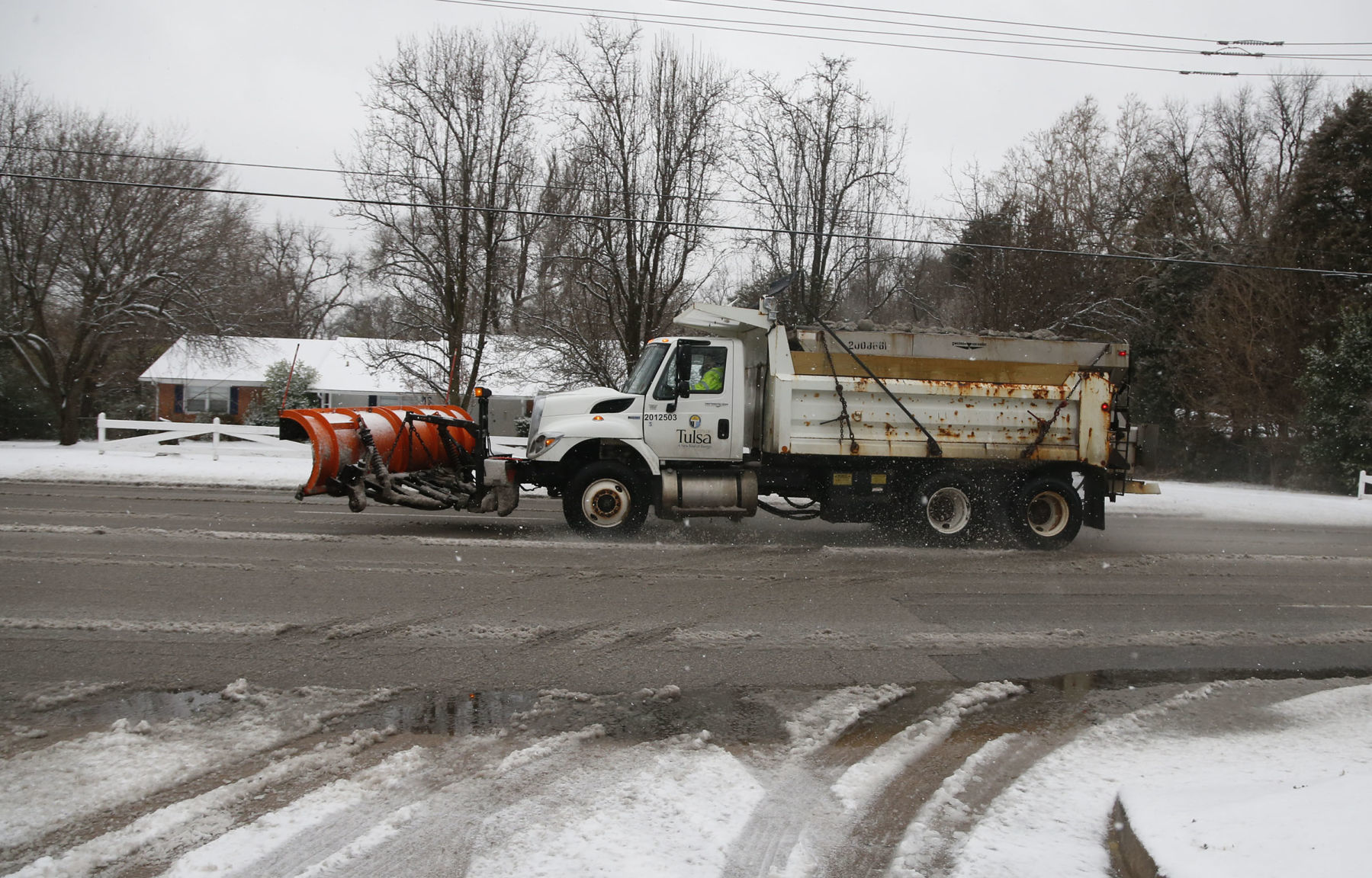 Snow falls on Tulsa area, northeast Oklahoma